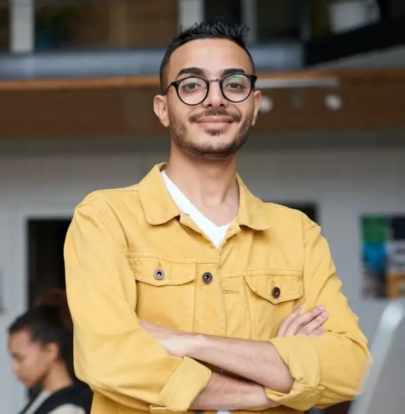 Schüler lächelt während eines Beratungsgesprächs bei Cleverlearning